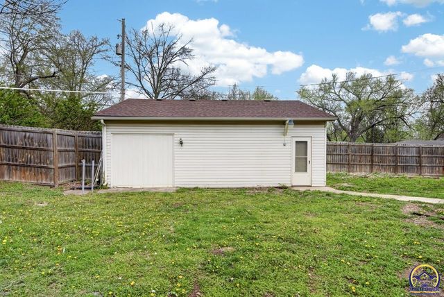 3125 SW Lane ST, Topeka, KS 66611