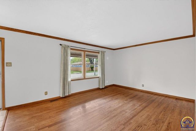 3125 SW Lane ST, Topeka, KS 66611