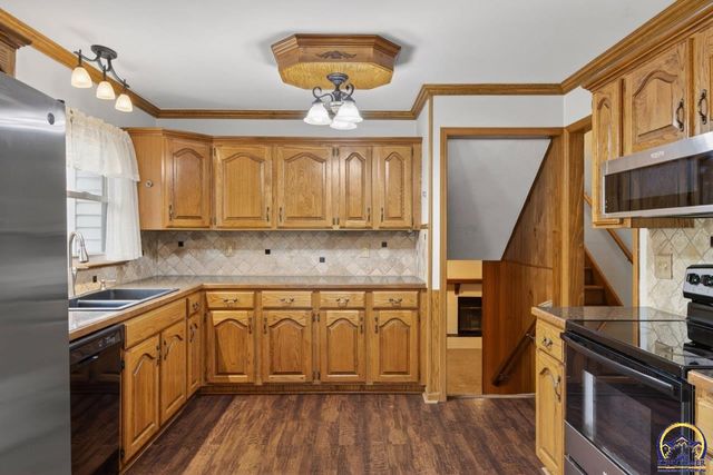 3125 SW Lane ST, Topeka, KS 66611
