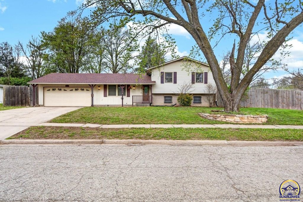 3125 SW Lane ST, Topeka, KS 66611