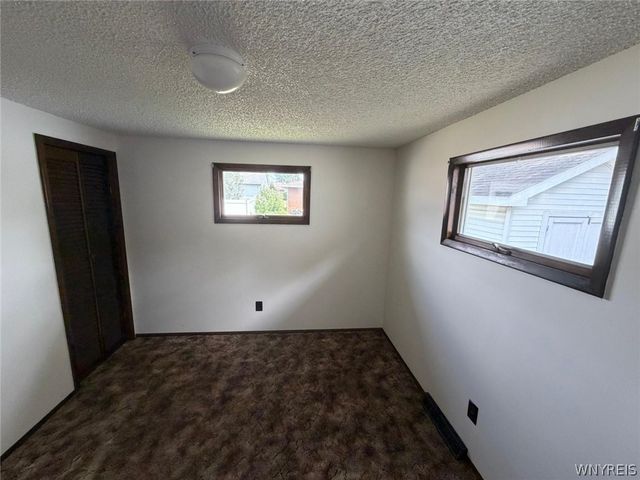 32 Rosemead Lane, Cheektowaga, NY 14227