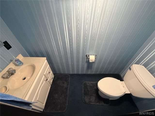 32 Rosemead Lane, Cheektowaga, NY 14227