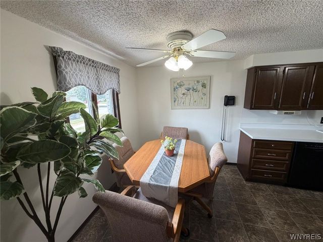 32 Rosemead Lane, Cheektowaga, NY 14227