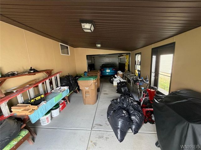 32 Rosemead Lane, Cheektowaga, NY 14227
