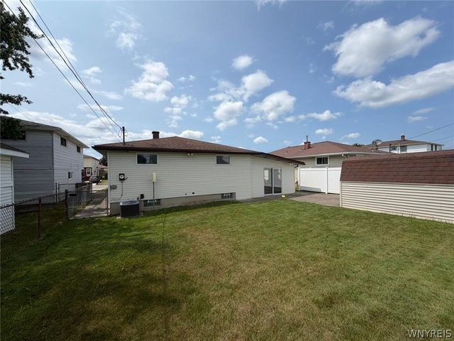 32 Rosemead Lane, Cheektowaga, NY 14227