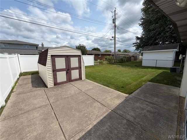32 Rosemead Lane, Cheektowaga, NY 14227