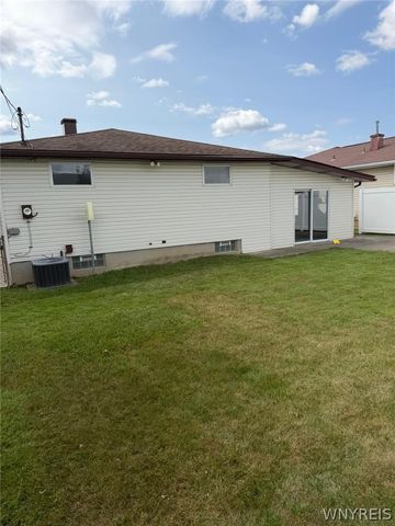 32 Rosemead Lane, Cheektowaga, NY 14227