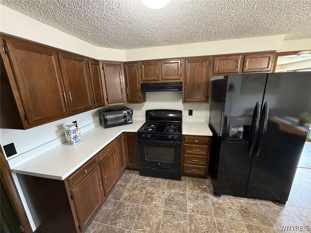32 Rosemead Lane, Cheektowaga, NY 14227