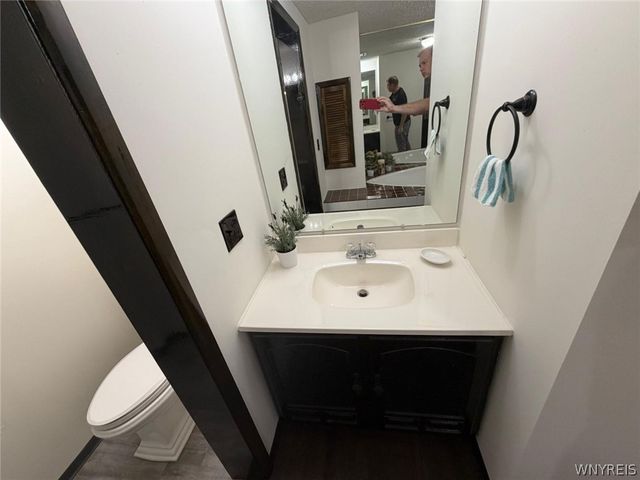 32 Rosemead Lane, Cheektowaga, NY 14227