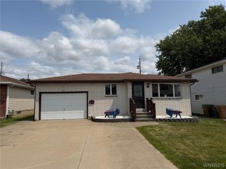 32 Rosemead Lane, Cheektowaga, NY 14227