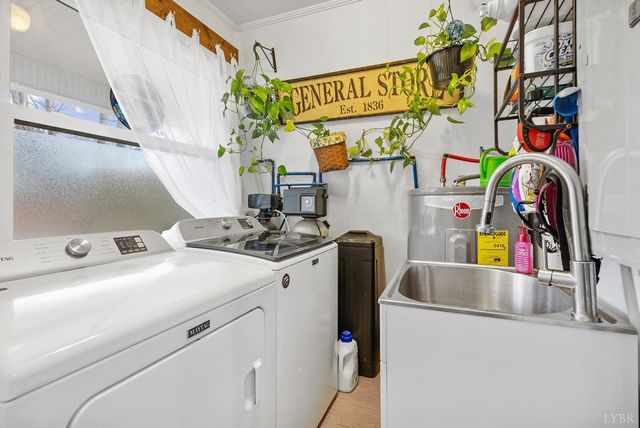 497 Long Island Drive, Moneta, VA 24121