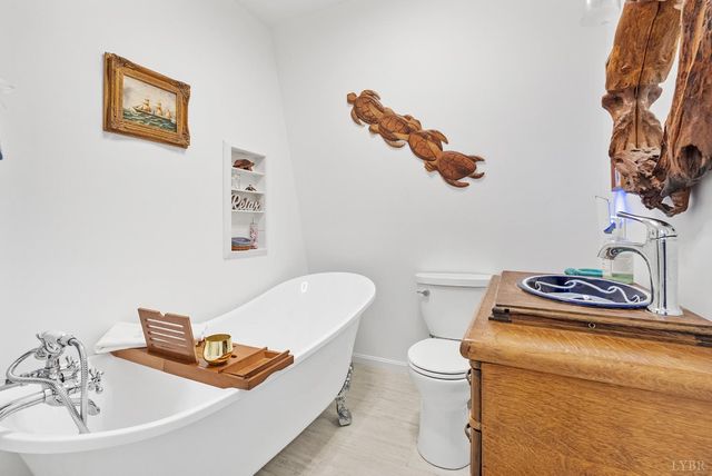 497 Long Island Drive, Moneta, VA 24121