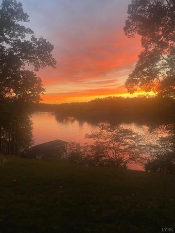 497 Long Island Drive, Moneta, VA 24121