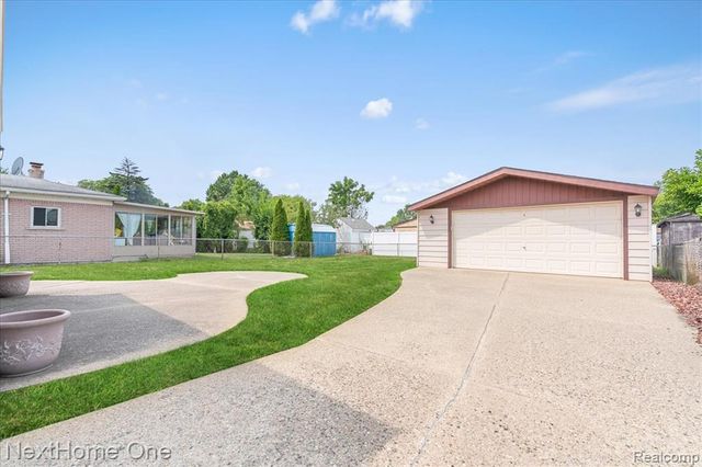 18747 Rosegarden Street, Roseville, MI 48066
