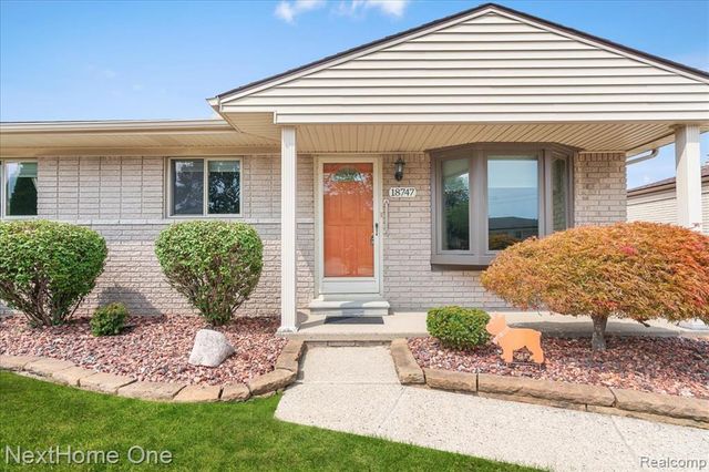 18747 Rosegarden Street, Roseville, MI 48066