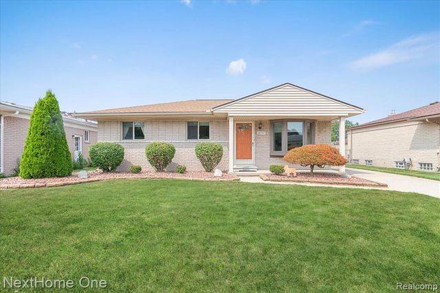 18747 Rosegarden Street, Roseville, MI 48066