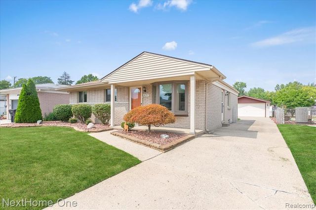 18747 Rosegarden Street, Roseville, MI 48066