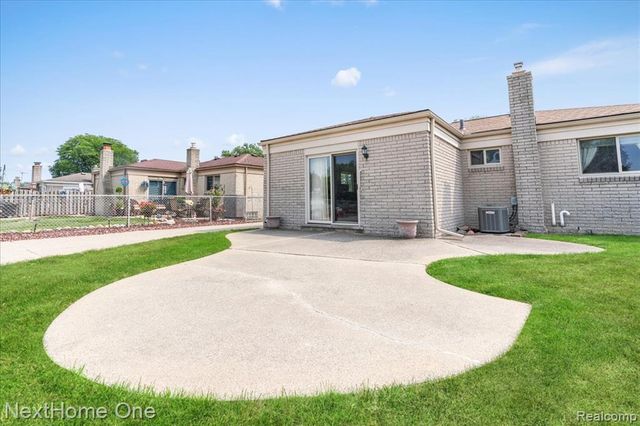 18747 Rosegarden Street, Roseville, MI 48066
