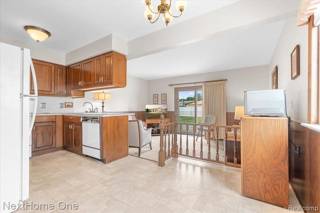 18747 Rosegarden Street, Roseville, MI 48066