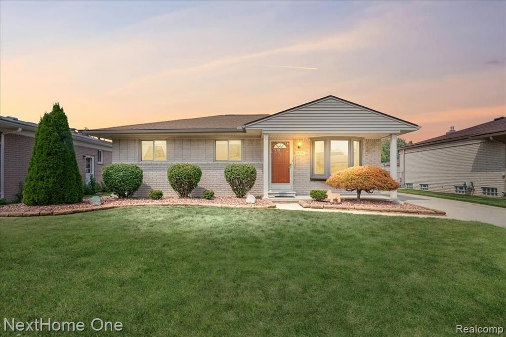 18747 Rosegarden Street, Roseville, MI 48066