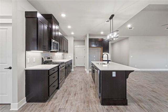 135 N Banner Avenue, Farmington, AR 72730