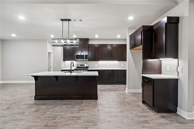 135 N Banner Avenue, Farmington, AR 72730