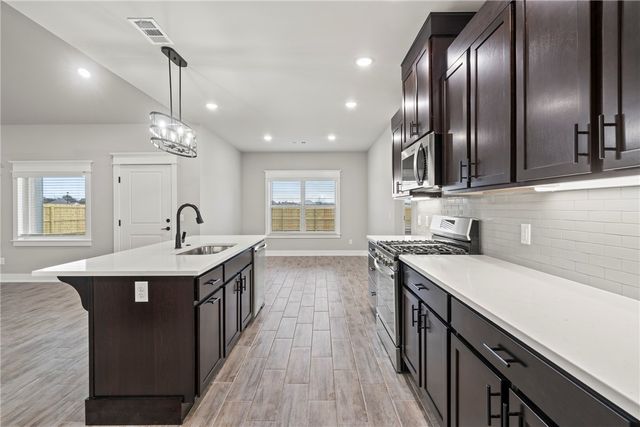 135 N Banner Avenue, Farmington, AR 72730