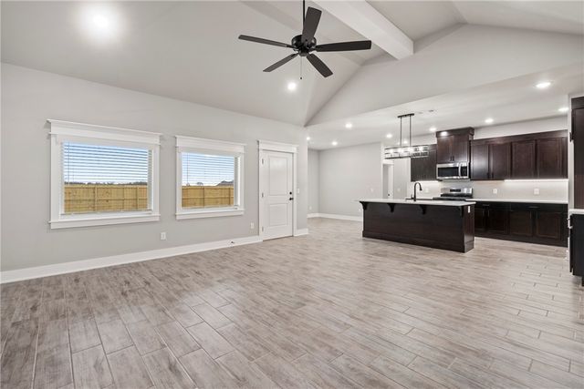 135 N Banner Avenue, Farmington, AR 72730