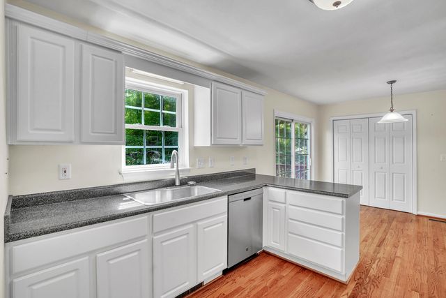 7607 Peebles LN, Roanoke, VA 24018