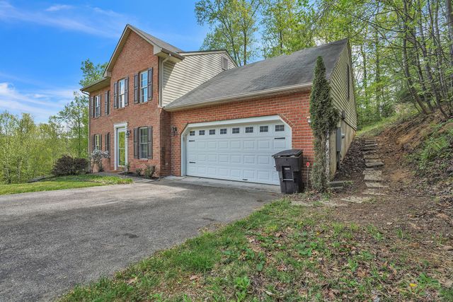 7607 Peebles LN, Roanoke, VA 24018