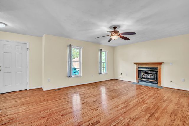 7607 Peebles LN, Roanoke, VA 24018