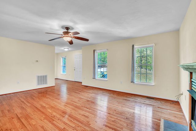 7607 Peebles LN, Roanoke, VA 24018