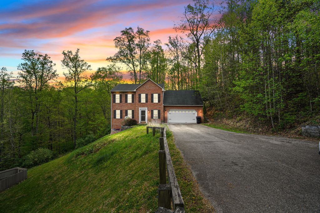 7607 Peebles LN, Roanoke, VA 24018