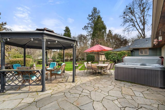 1117 NE Memorial Drive, Grants Pass, OR 97526