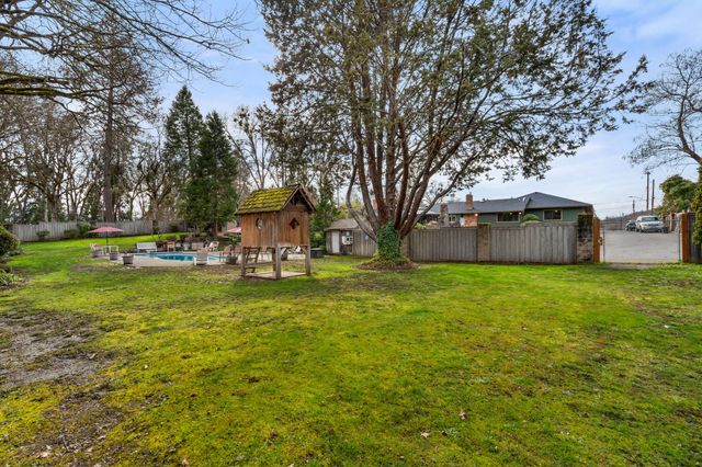 1117 NE Memorial Drive, Grants Pass, OR 97526