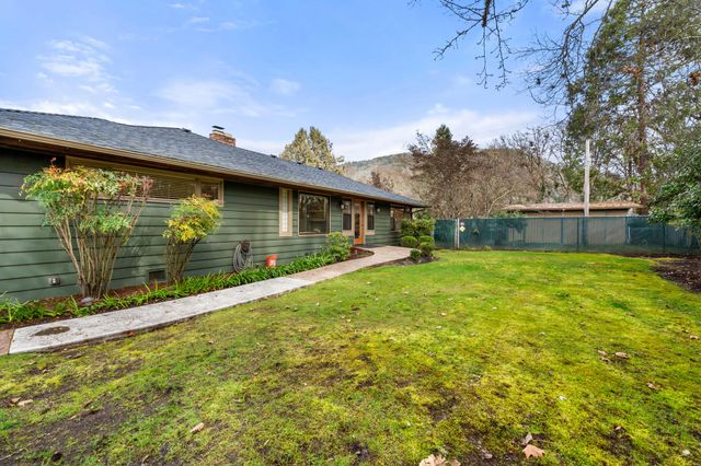 1117 NE Memorial Drive, Grants Pass, OR 97526