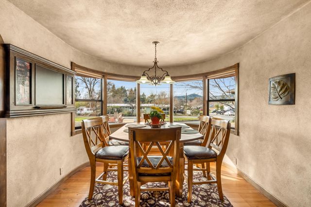 1117 NE Memorial Drive, Grants Pass, OR 97526