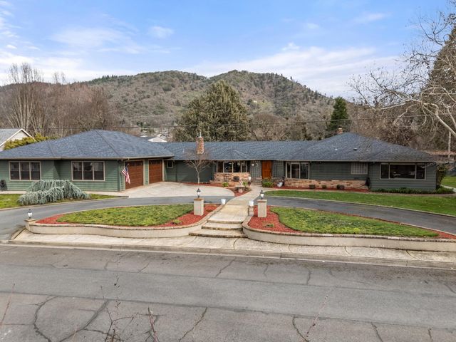 1117 NE Memorial Drive, Grants Pass, OR 97526