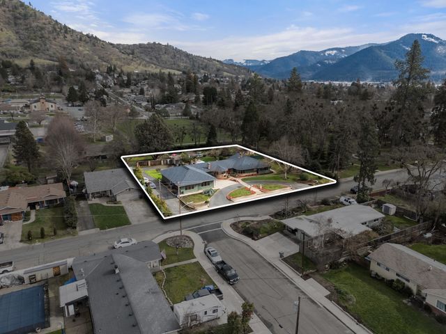 1117 NE Memorial Drive, Grants Pass, OR 97526