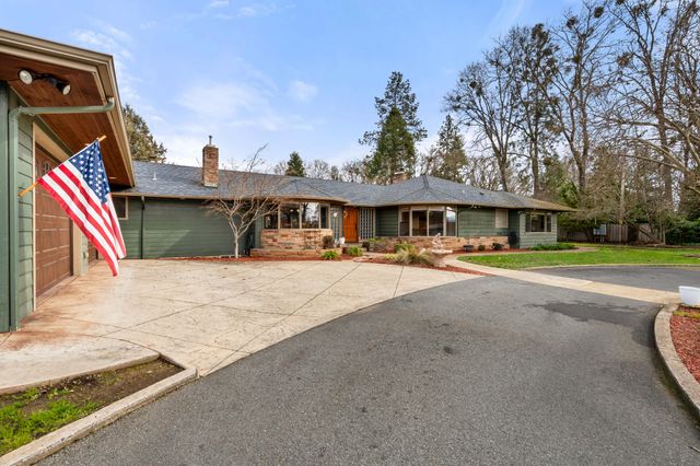 1117 NE Memorial Drive, Grants Pass, OR 97526