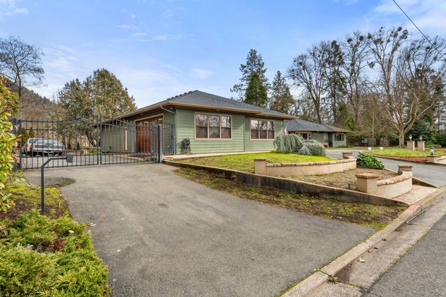 1117 NE Memorial Drive, Grants Pass, OR 97526