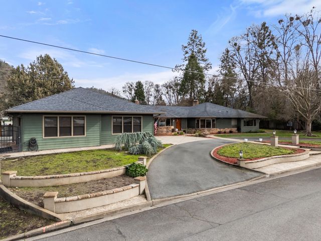 1117 NE Memorial Drive, Grants Pass, OR 97526