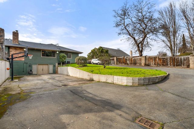 1117 NE Memorial Drive, Grants Pass, OR 97526