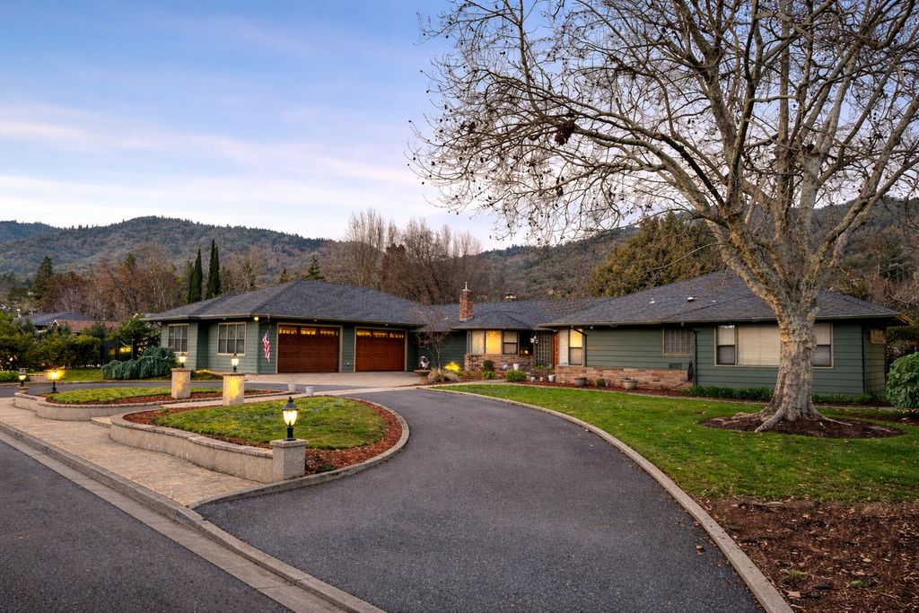 1117 NE Memorial Drive, Grants Pass, OR 97526