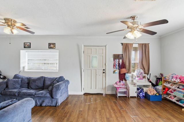 1701 W Humble Street, Baytown, TX 77520