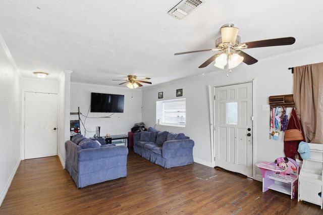 1701 W Humble Street, Baytown, TX 77520