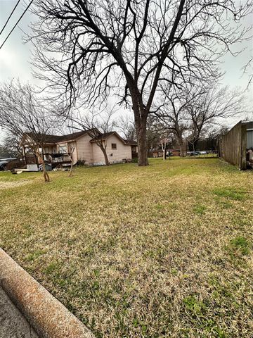 1701 W Humble Street, Baytown, TX 77520