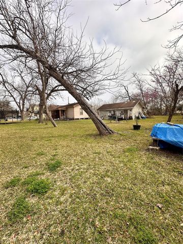 1701 W Humble Street, Baytown, TX 77520