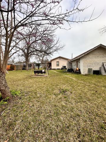 1701 W Humble Street, Baytown, TX 77520