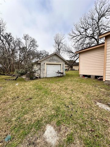 1701 W Humble Street, Baytown, TX 77520